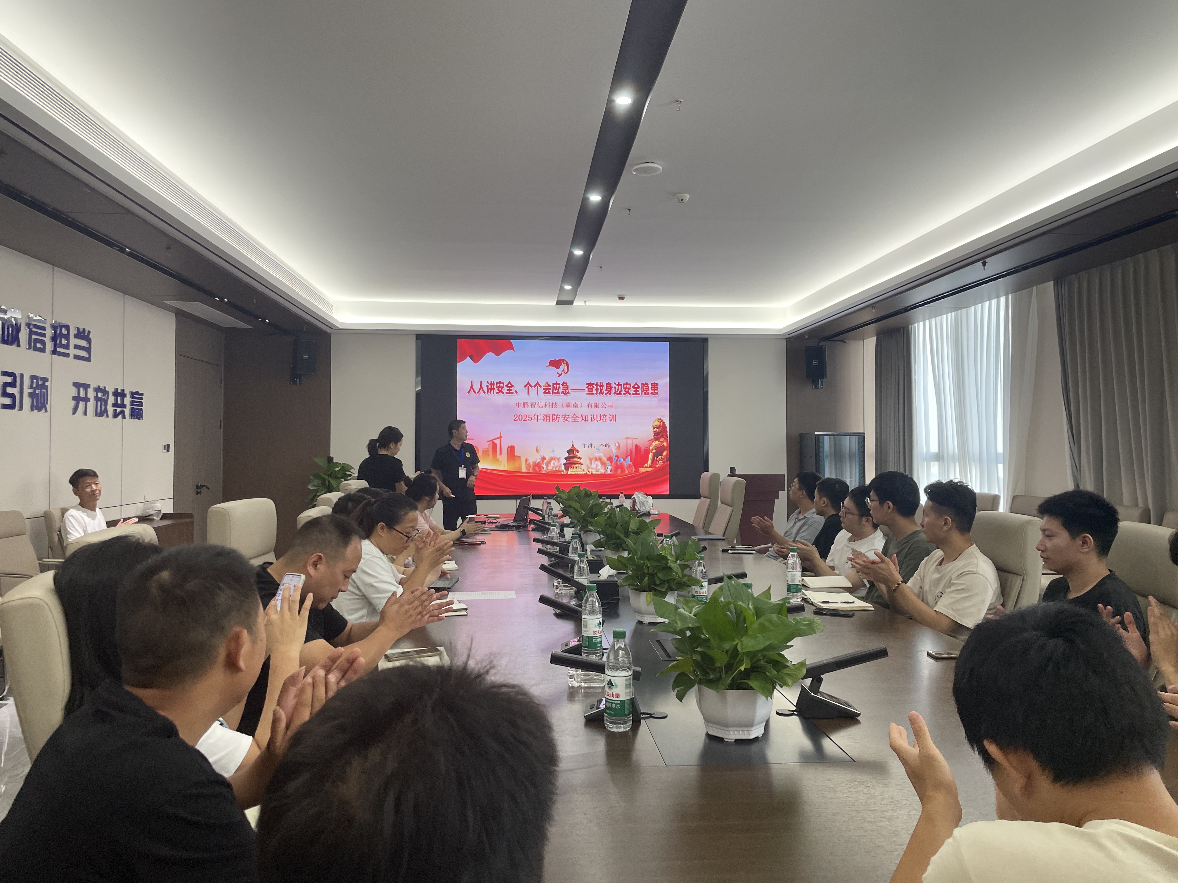 提升安全意識 筑牢安全防線——我司舉辦2025年度消防安全培訓(xùn)暨應(yīng)急演練